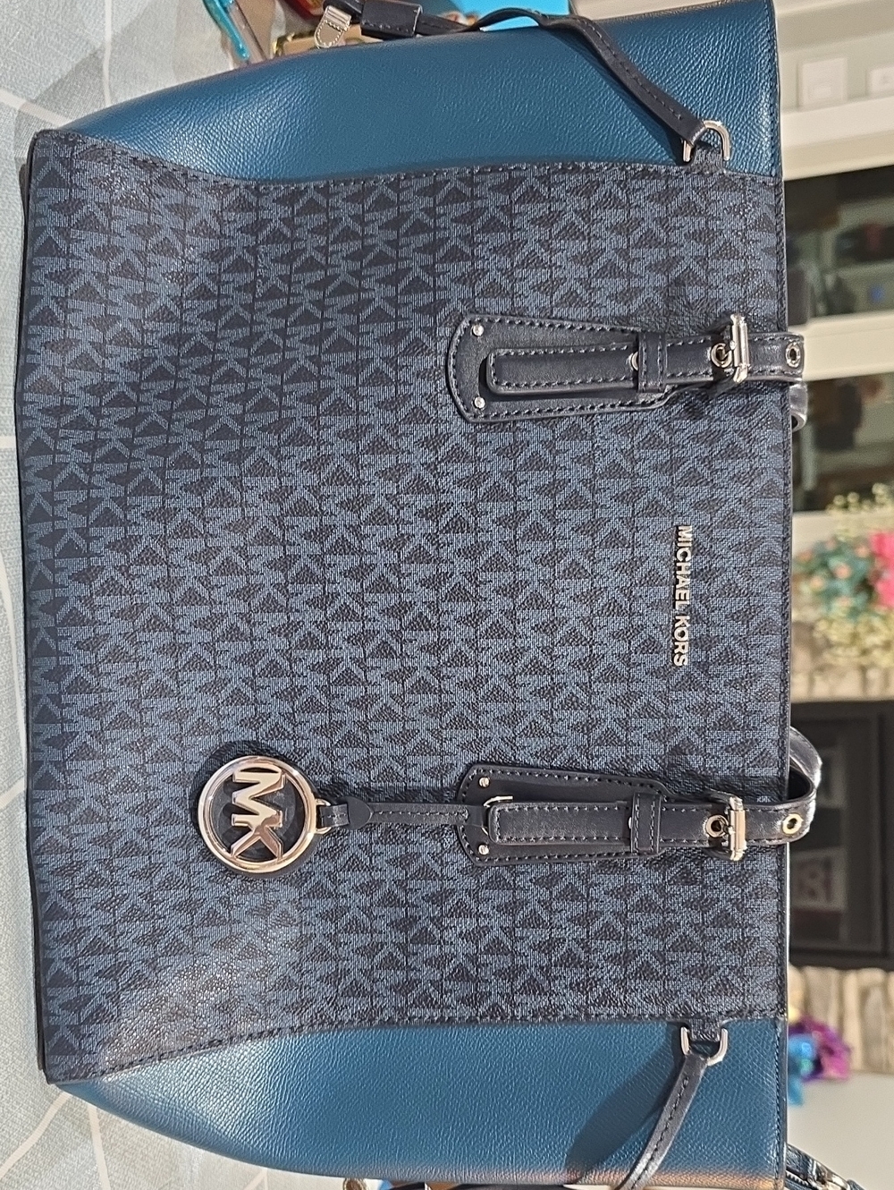 Michael Kors Signature Voyager Tote Bag